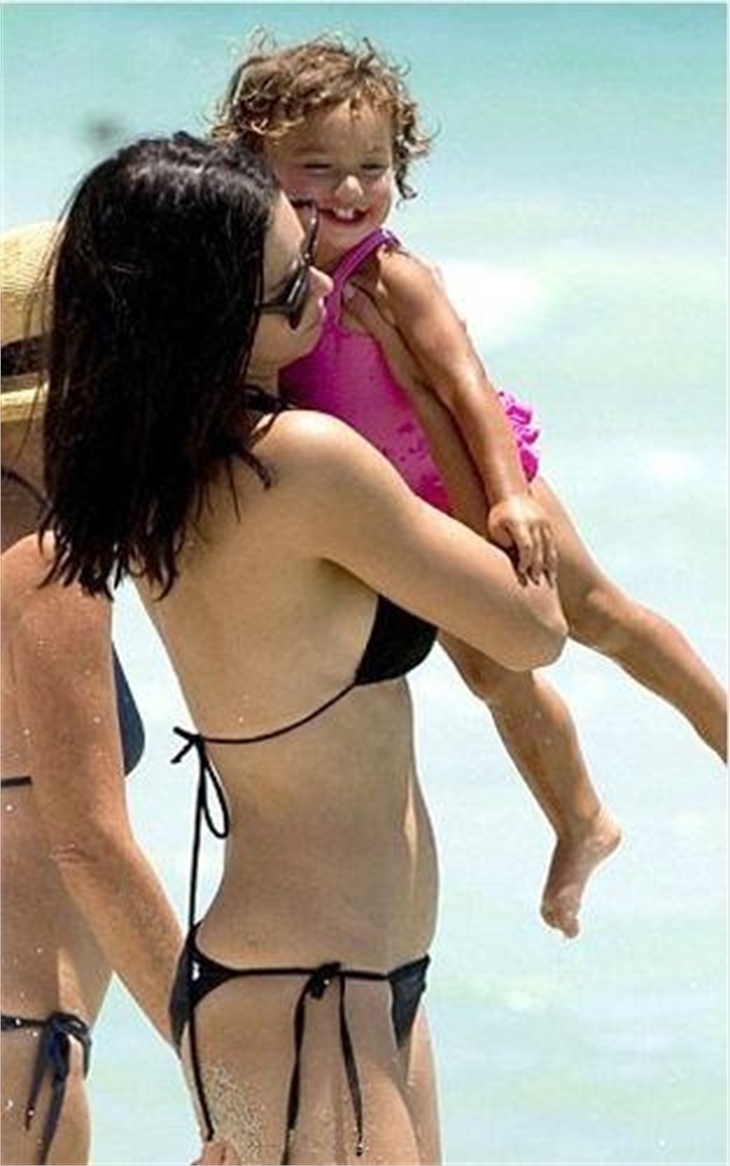 Plajın en güzel anneleri