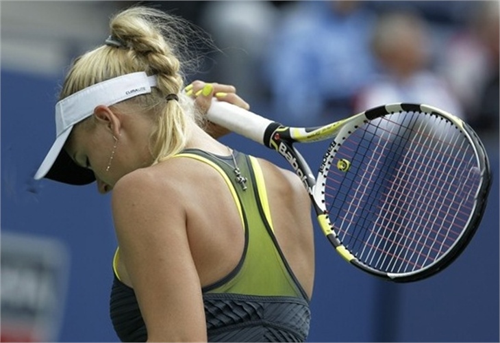 Caroline Wozniacki iç çamaşırı işine giriyor