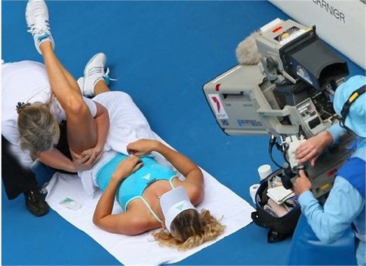 Caroline Wozniacki iç çamaşırı işine giriyor