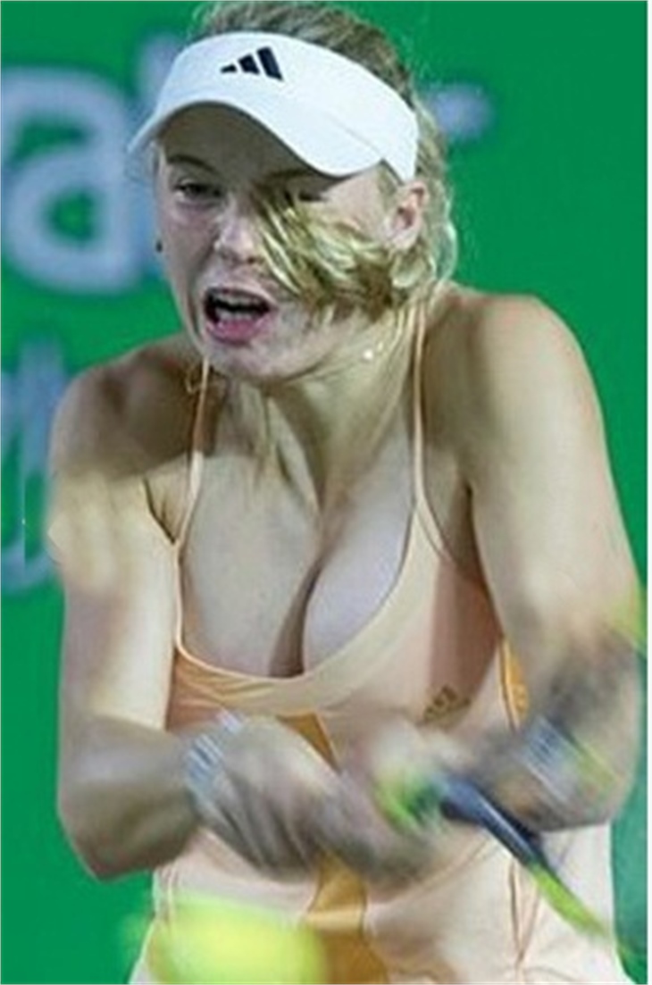 Caroline Wozniacki iç çamaşırı işine giriyor