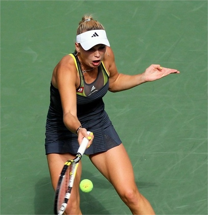 Caroline Wozniacki iç çamaşırı işine giriyor