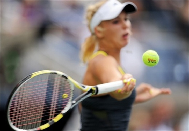 Caroline Wozniacki iç çamaşırı işine giriyor