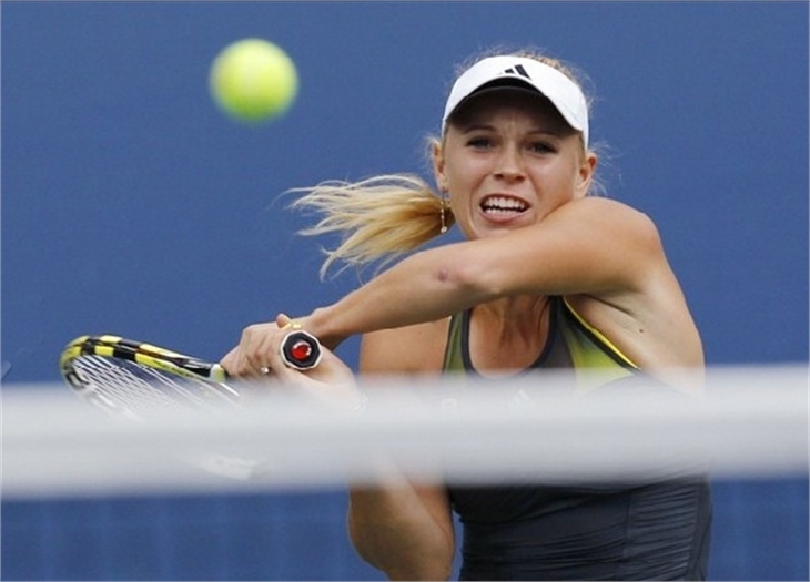 Caroline Wozniacki iç çamaşırı işine giriyor