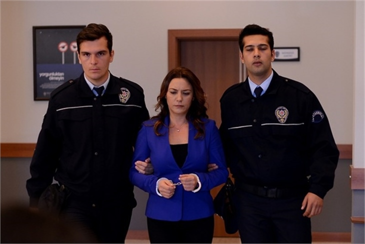 Güneşi Beklerken'de Barış'la Zeynep dudak dudağa!