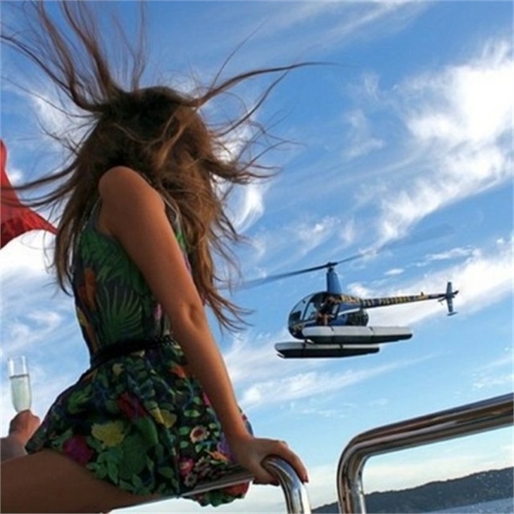 A trip of her life. Фотосессия с самолетом. Девушка и вертолет. Девушка в самолете. Красивые девушки и вертолеты.
