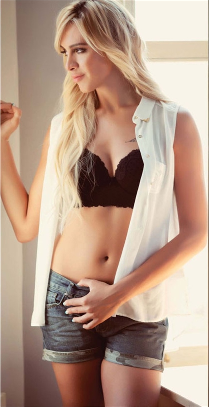 Adanın seksi ünlüsü: Duygu Bal