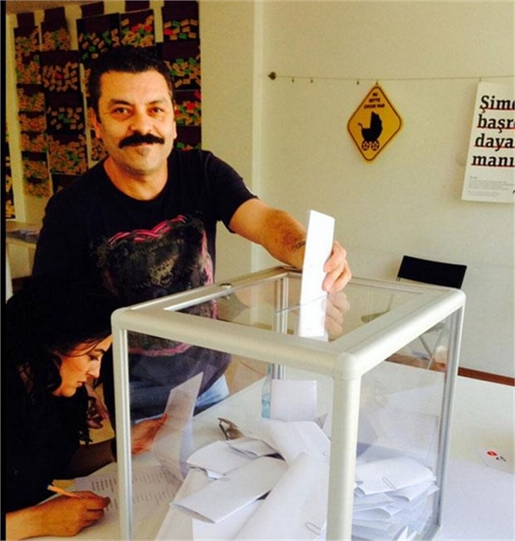 Oyuncular sandık başında