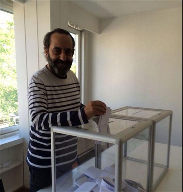 Oyuncular sandık başında