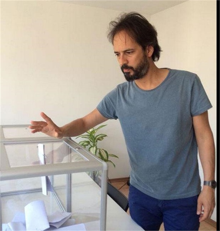 Oyuncular sandık başında