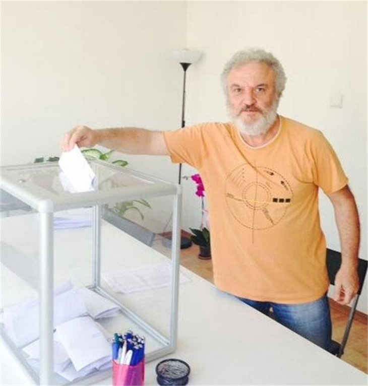 Oyuncular sandık başında