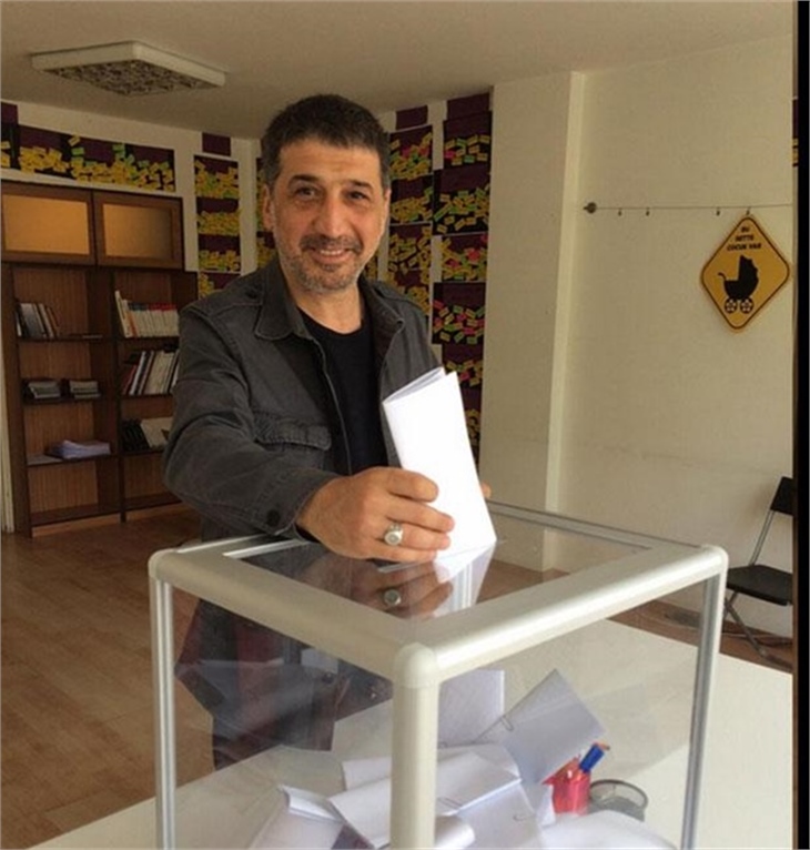 Oyuncular sandık başında