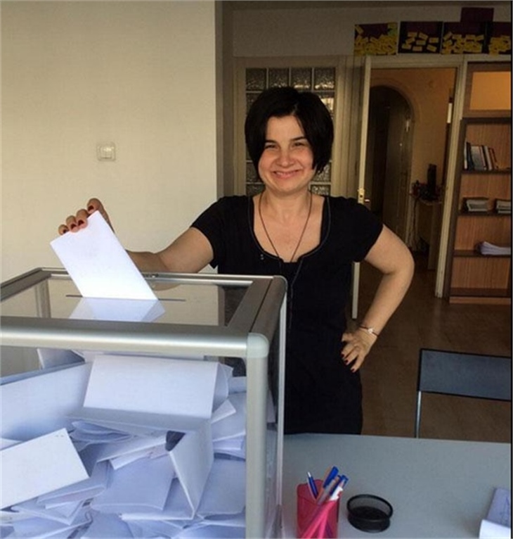 Oyuncular sandık başında