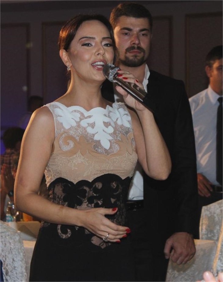 Ünlü sanatçılar Kıbrıs'ta sahne aldı!