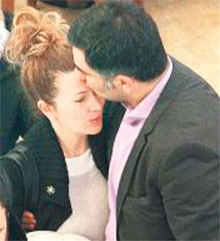 Hale Caneroğlu ve eşi Londra'ya taşındı