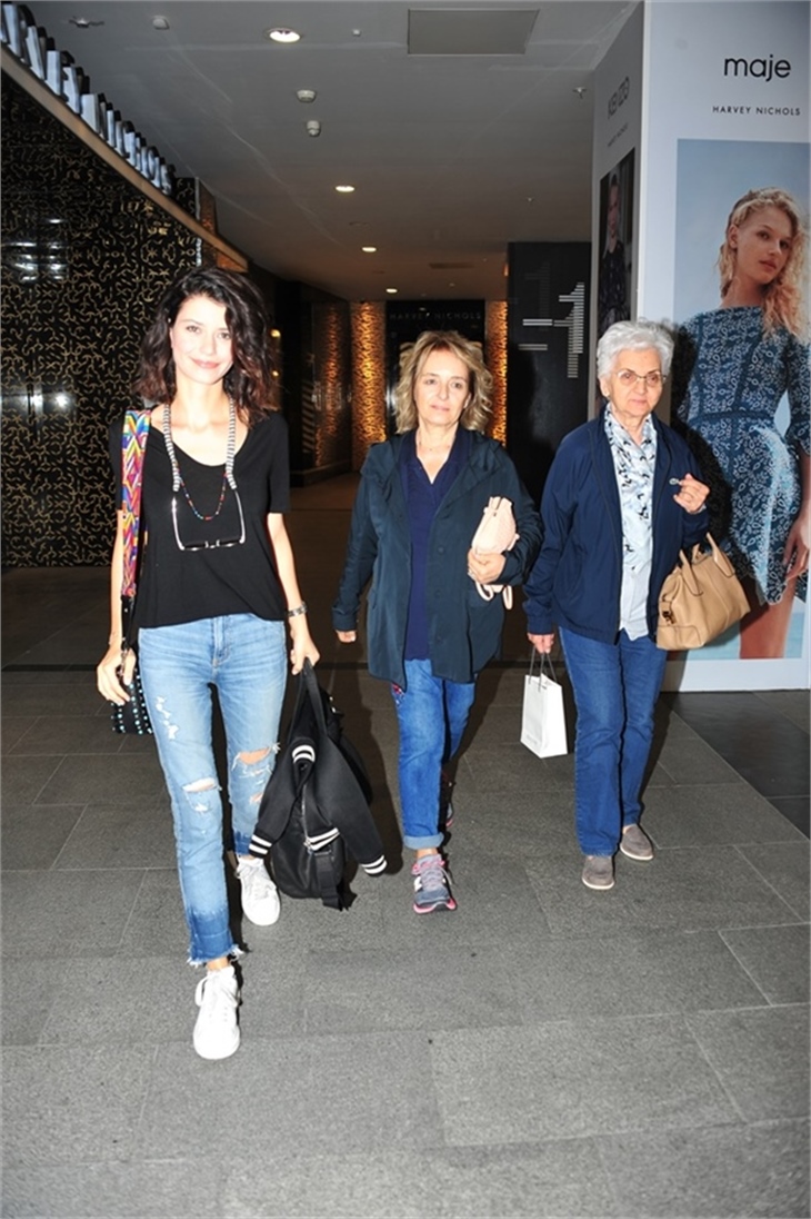 Beren Saat annesi için seferber oldu!