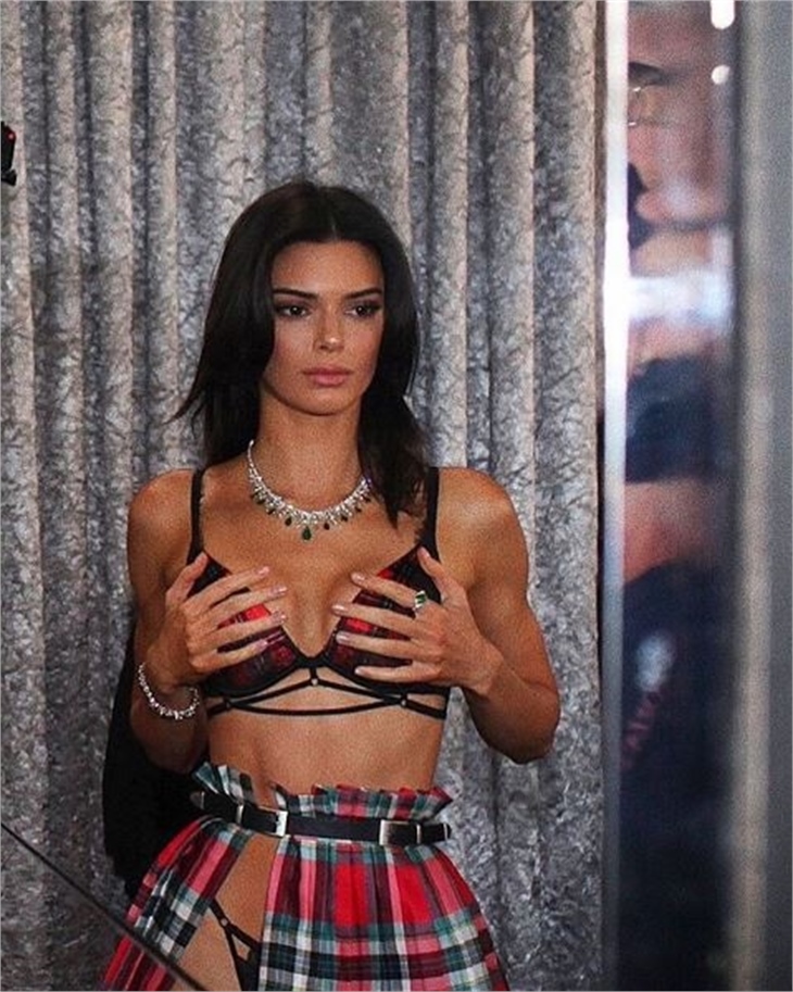Kendall Jenner sınırları zorladı!