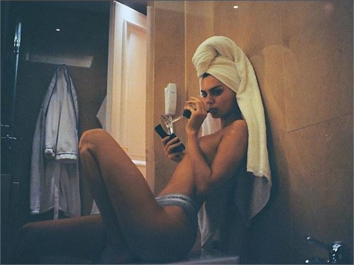Kendall Jenner sınırları zorladı!