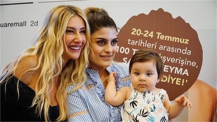 Şeyma Subaşı'nın imza gününe hayranları akın etti!
