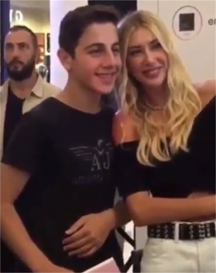 Şeyma Subaşı'nın imza gününe hayranları akın etti!