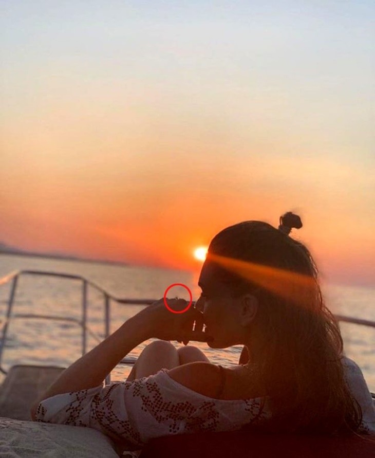 Aslı Enver'in fotoğrafında heyecanlandıran detay!