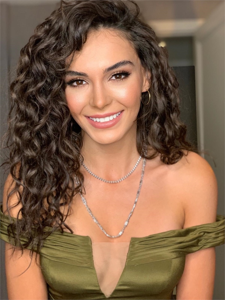 Cannes'da Ebru Şahin rüzgarı esti!