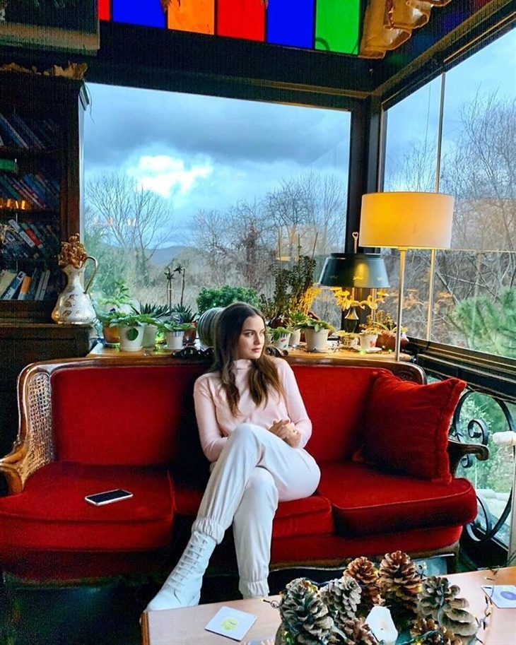 Fahriye Evcen fit hali ile kendine hayran bıraktı!