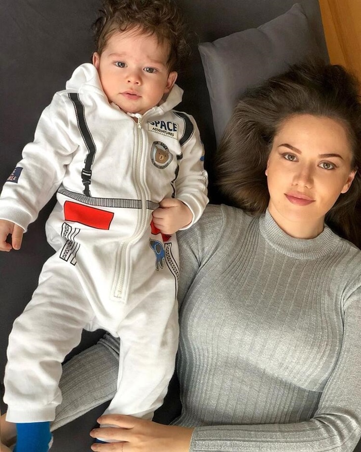 Fahriye Evcen fit hali ile kendine hayran bıraktı!