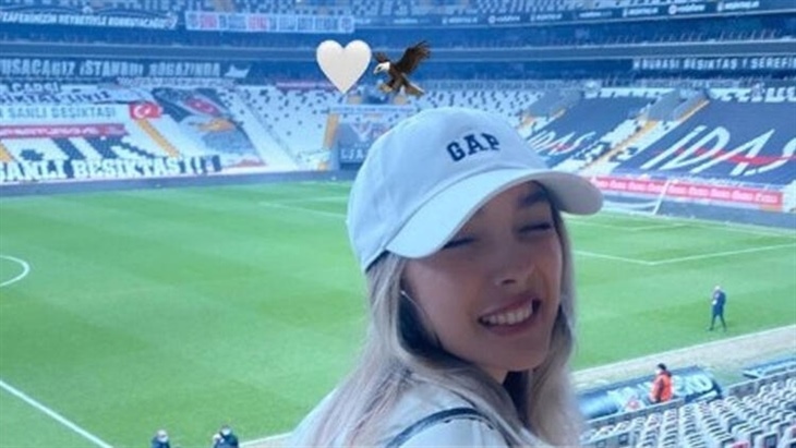 Sergen Yalçın'ın sevgilisi şampiyonluk sonrası gözyaşlarını tutamadı