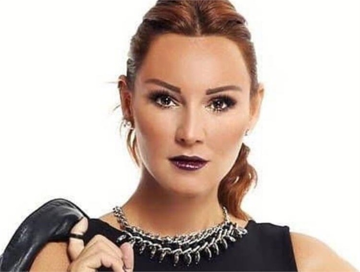 Pınar Altuğ takipçisine ayar verdi!