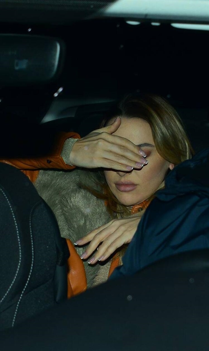 Aynı Hadise! Görüntü vermemek için yine yüzünü gizledi!