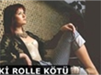 SUNAL AİLESİYLE EĞLENDİ
