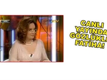 MÜJDE AR'DAN CANLI YAYINDA GÖZLÜKLÜ FATİHA!