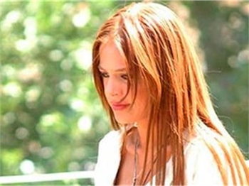 KAPRİSLİ NAZ ELMAS!