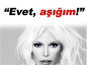 AJDA PEKKAN'IN GÖZLERİNİN İÇİ GÜLÜYOR!