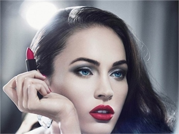 Megan Fox'un seksi dudakları ve gözleri...