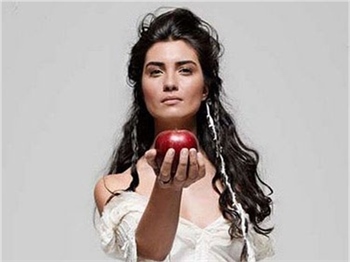 Tuba Büyüküstün'ün gençlik halleri