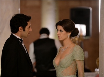 Beren Saat'ten yaz aylarında İntikam sürprizi!