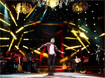 Tarkan'ın yangın merdiveni kaçamağı!