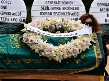Yağmur Tanrısevsin, Kerem Bürsin'i yalnız bırakmadı!
