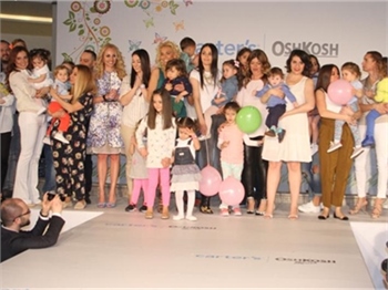 Yasemin Özilhan çocuklarıyla podyumda!