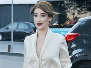Hazal Kaya'nın 'derin' güzelliği!