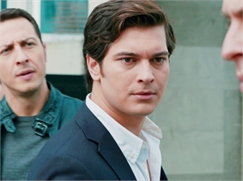 Medcezir'in yakışıklı isminin yeni dizisi belli oldu