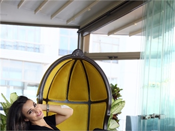 Tuvana Türkay şarkıcı oluyor!