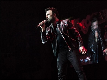 Tarkan konserinde duygusal anlar