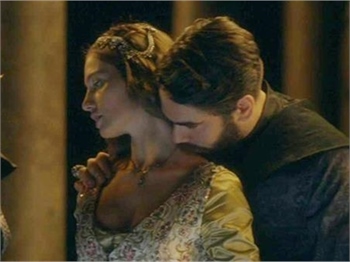 'Muhteşem Yüzyıl Kösem Sultan' afişinde Beren Saat neden yok?