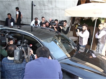 Arda Turan ve sevgilisi Aslıhan Doğan galibiyeti kutladı