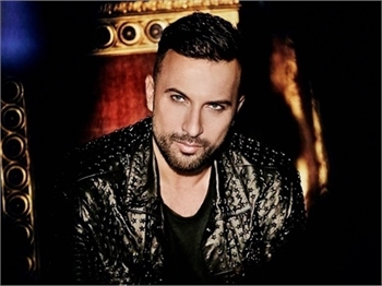 Latin hayranlarından Tarkan'a doğum günü sürprizi!