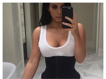 Kim Kardashian: Dev göğüslerimden nefret ediyorum