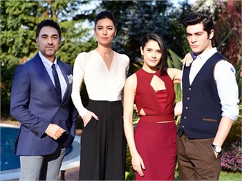 Meryem Uzerli gelinlik giydi!