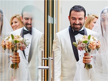 Kıvanç Tatlıtuğ Fransa'da, Burcu Kara Belçika'da evlendi!